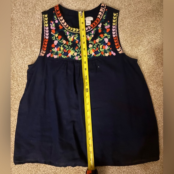 J Crew sleeveless cotton/ linen blend floral embroidered blouse in size 6! 🌷 - Picture 10 of 10